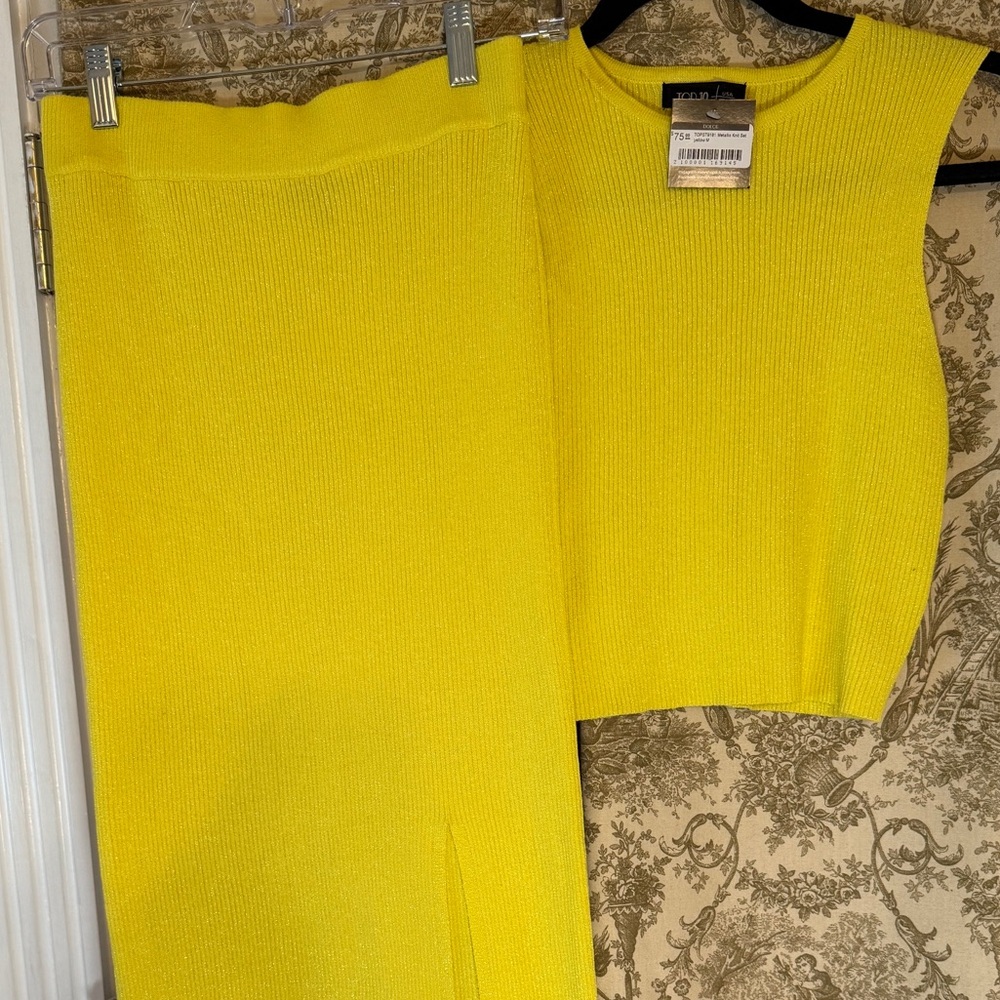 Top 10 Metallic Yellow Skirt Set